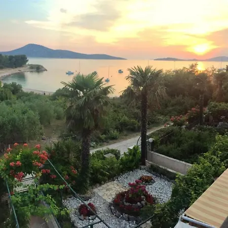 Njoko - Sea View & Private Parking Apartment