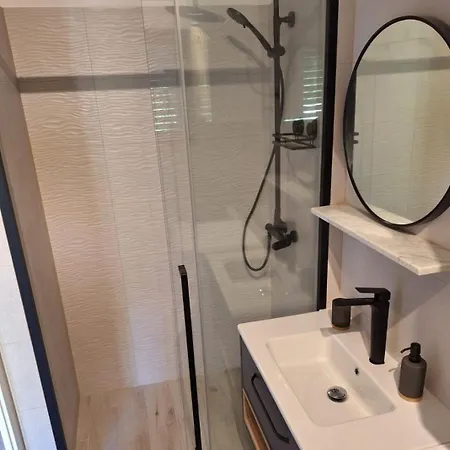 Njoko - Sea View & Private Parking Apartment Prvic Sepurine