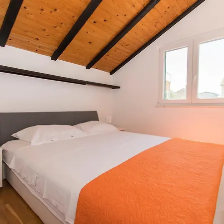 Apartment Njoko - Sea View & Private Parking Prvic Sepurine