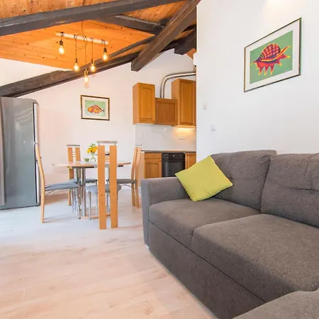 Njoko - Sea View & Private Parking Apartment Prvic Sepurine