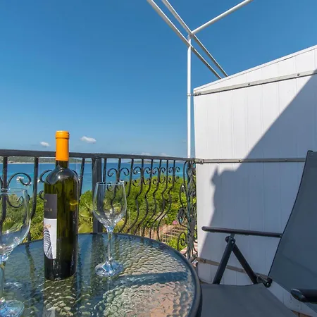 Apartment Njoko - Sea View & Private Parking *