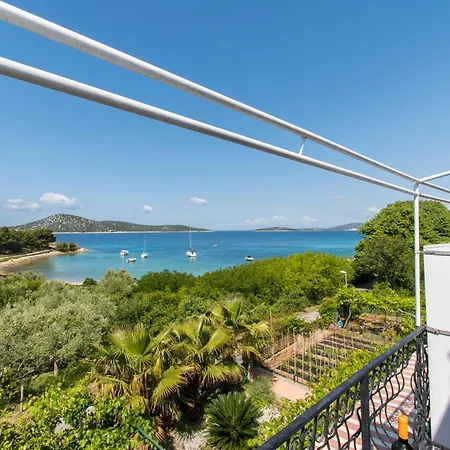 Njoko - Sea View & Private Parking * Prvic Sepurine
