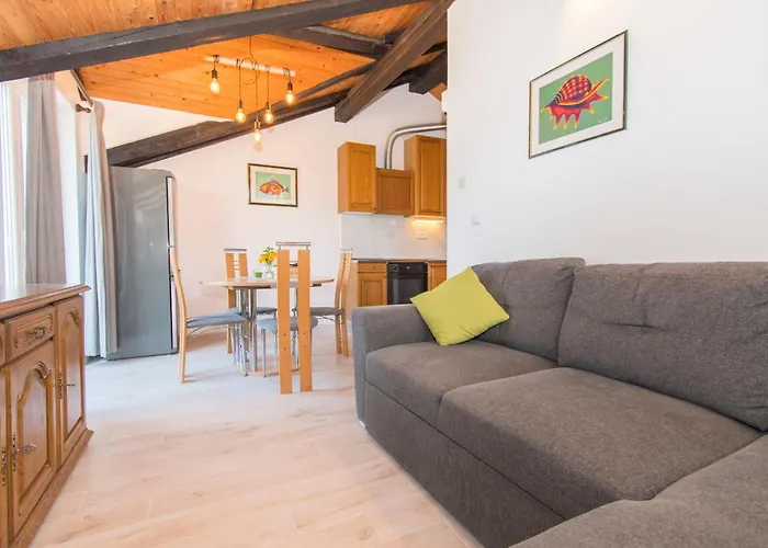 Njoko דירה פרוויץ' שפורינה