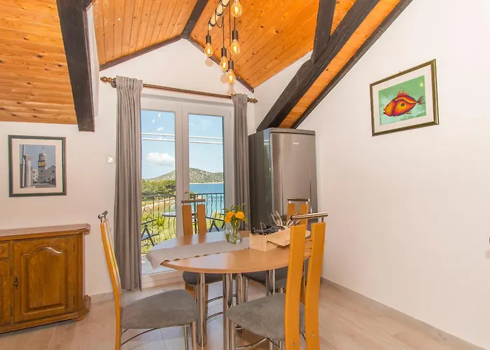 Njoko פרוויץ' שפורינה